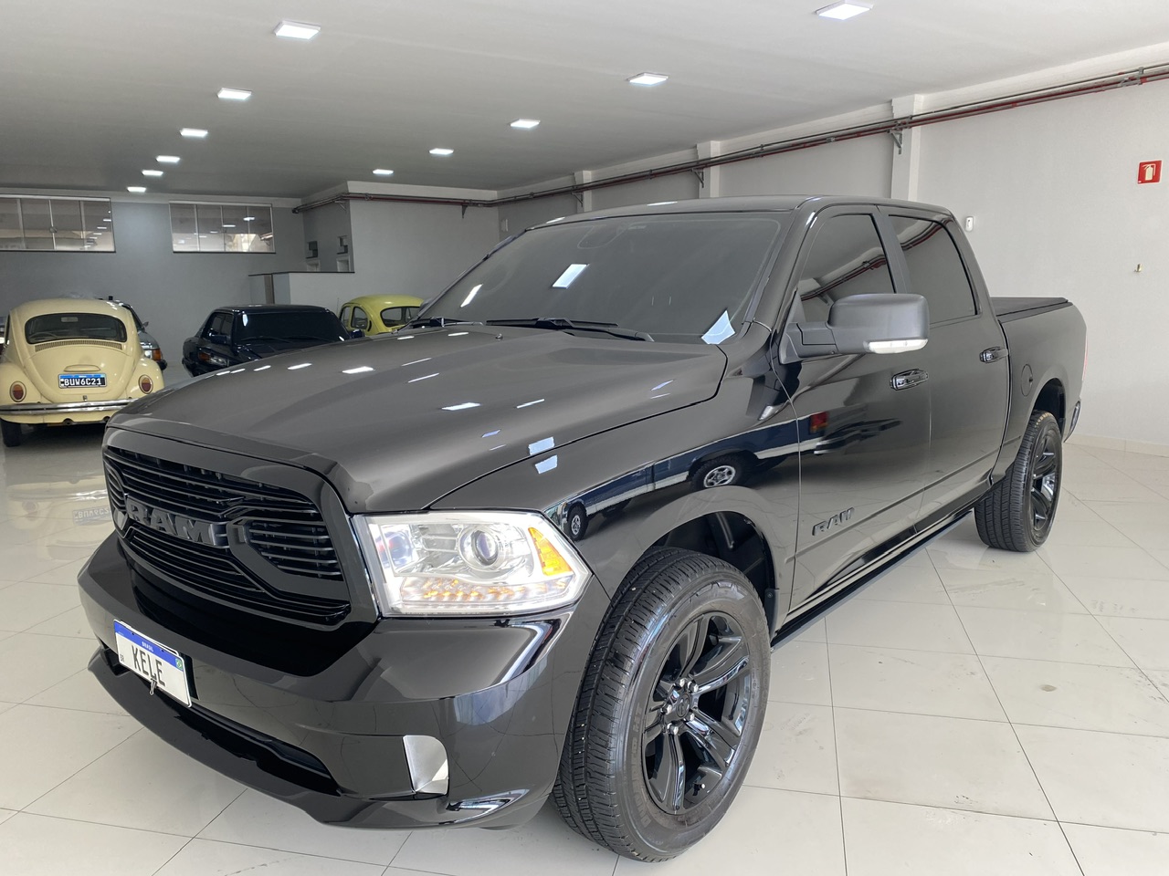 Ram Classic 5.7 V8 32v 4p Hemi Laramie Night Edition